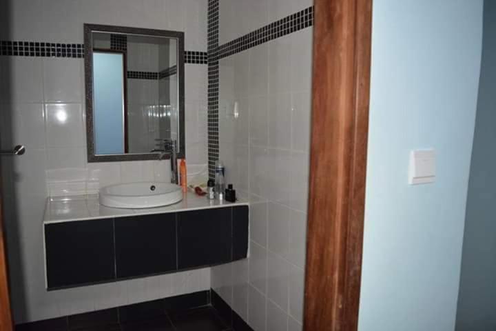 Auberge Bouloulou Boueni Exteriör bild