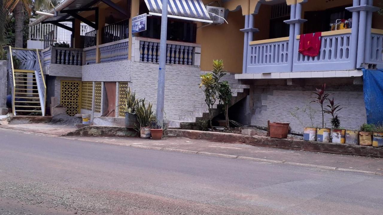 Auberge Bouloulou Boueni Exteriör bild