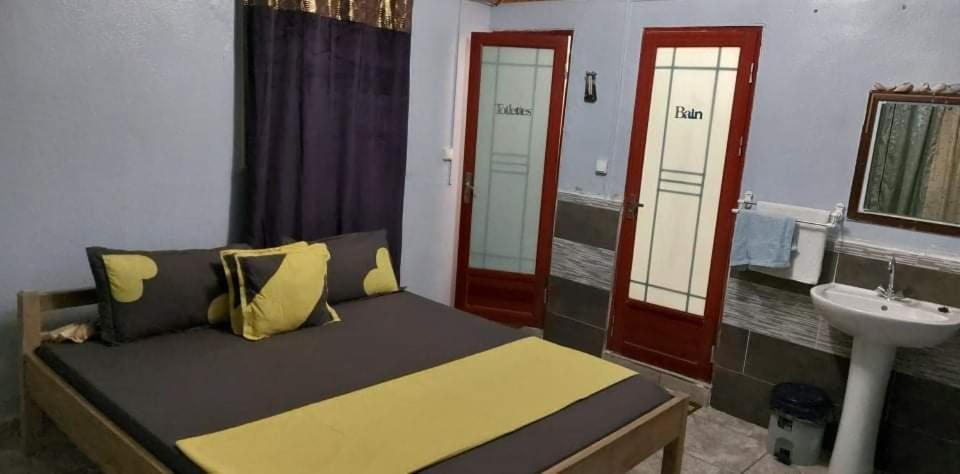 Auberge Bouloulou Boueni Exteriör bild